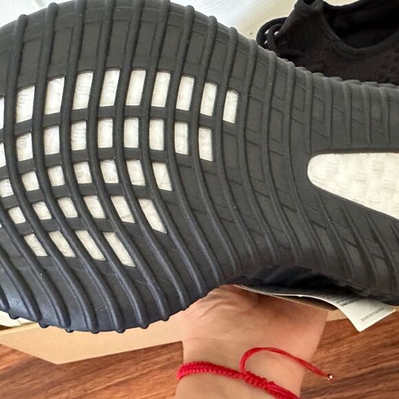 Yeezy Boost 350 - Picture 2 of 5